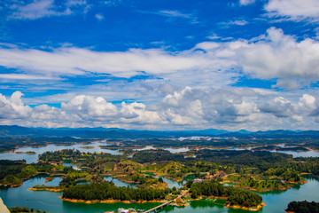 Fototapeta na wymiar Guatapé Panorama Ausblick auf die Seen Kolumbien
