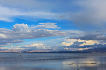 Fototapeta premium Beautiful Holy Manasarovar Lake with Mount Kailash