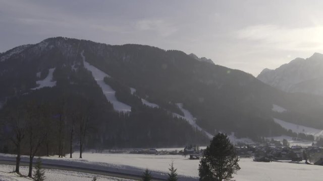 Kranjska Gora, Schipiste, FIS, Schirennen, Ski-Worldcup, Slowenien, Vrsic, Podkoren, Dorf, Schilift, Gipfel, Berg, Fels, Schroff, wild, Tal, Sava Dolinka, Julische Alpen, Wurzenpass, Winter, Jahreszei
