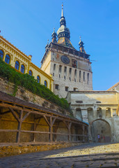 Obraz premium Clock tower from fortress square in Sighisoara, Romania