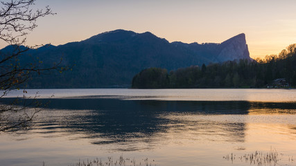 Mondsee und Drachenwand im Sonnenuntergang