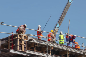 Naklejka premium Blur background, no focusing -Abstract image for the background. Construction site workers.