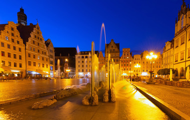 Fototapeta premium Wroclaw by night. The main square with a city fountain