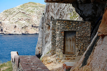 Sardinien Steinhütte auf dem Weg zur Grotta di Nettuno