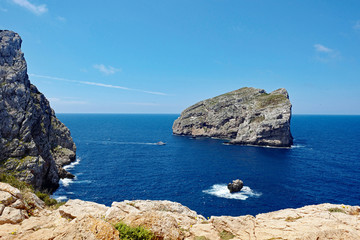 Fototapeta na wymiar Sardinien Felsen vor der Grotta di Nettuno