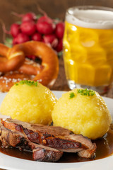 Schweinebraten mit Knödel