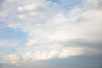 Obraz premium blue sky background with tiny clouds. panorama
