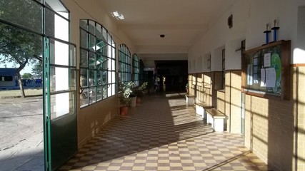 pasillo de colegio