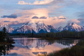 Cercles muraux Chaîne Teton Sunrise reflection of snow covered mountains in still water