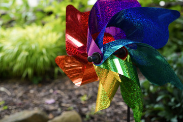 regenbogenfarbiges windrad