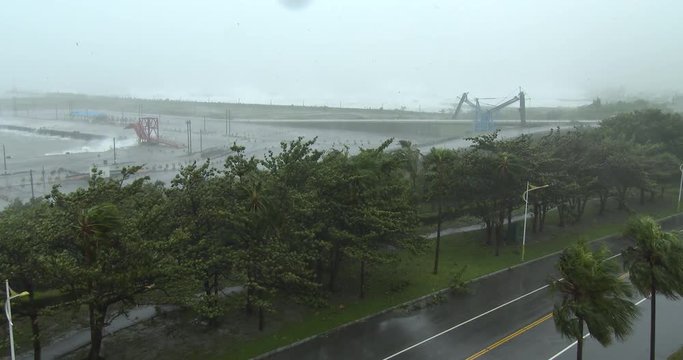 Strong Wind Hits City As Major Hurricane Closes In - Megi