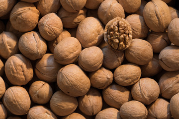 Walnuts with and without shells