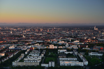 Fototapeta na wymiar Blick auf München am Abend
