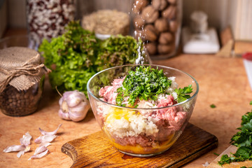 Salting minced meat in a glass plate