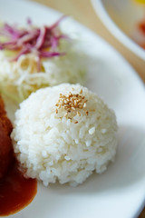 Steamed rice with white sesame 