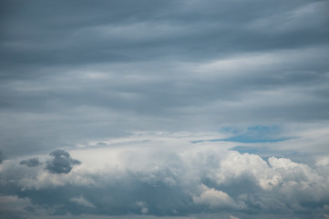 Obraz premium fluffy clouds on a sunny sky