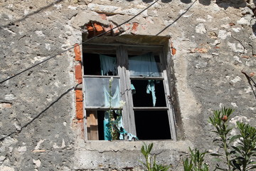 Fototapeta na wymiar altes kaputtes Fenster