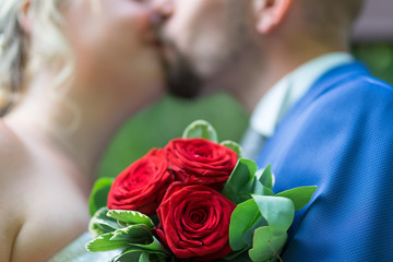 kiss and roses at wedding