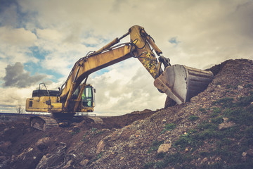Excavator carrying out dismantling tasks in a construction site
