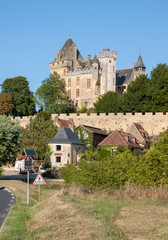Fototapeta na wymiar Chateau de Montfort in the Dordogne valley. France