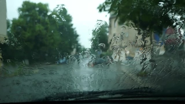 Starkregen Unwetter Blick aus dem Auto