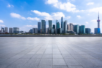 Obraz premium empty square with city skyline