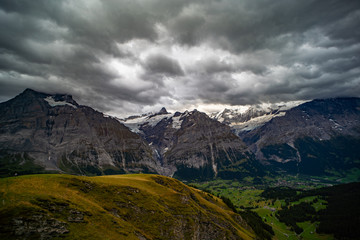 Blick auf Grindelwald von First cliff walk Berner Oberland Schweiz Switzerland