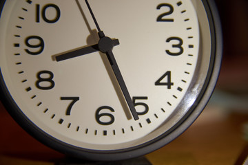 夜・8時台・時計・過ぎる時間