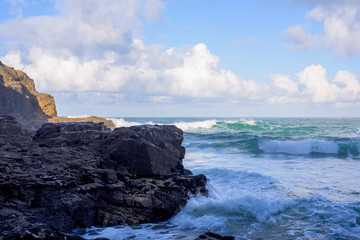 Fototapeta na wymiar Ocean with waves hitting the coast 