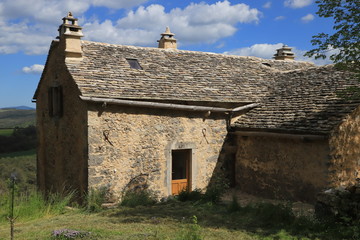Fototapeta na wymiar architecture du Causse Méjean