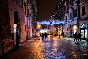 Fototapeta na wymiar Old buildings in the historic district of Krakow at night