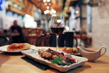 Foto op Plexiglas Diner op tafel in een café © kichigin19