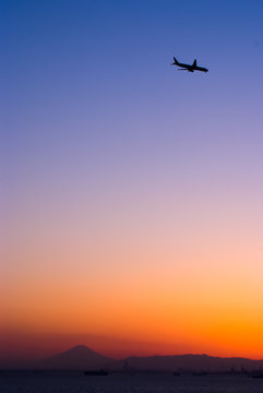 Mt.Fuji and Airplanes - 富士山と飛行機