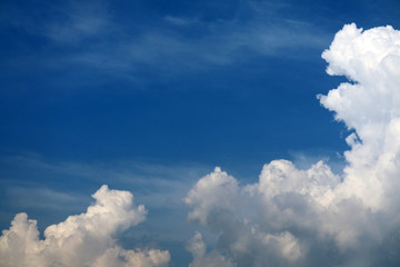 Fototapeta na wymiar white heap cloud in tropical and blue sky soft cloud