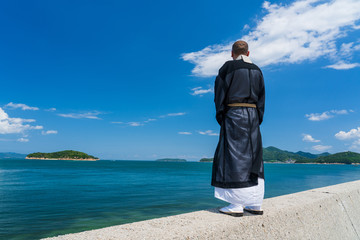 青空と僧侶