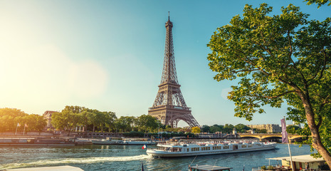 Fototapeta The eifel tower in Paris from a tiny street obraz