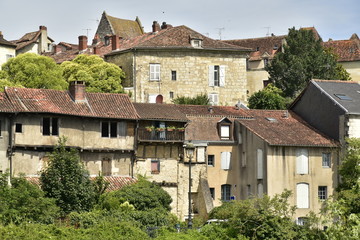 Architecture archaïque de vieilles bâtisse le long de l'Isle au centre historique de Périgueux en Dordogne