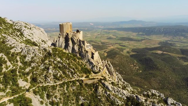 Queribus is a ruined castle in the commune of Cucugnan. It is regarded as the last Cathar stronghold. at an altitude of more thatn 700 meter it has incredible views of all the surroundings. It is
