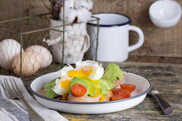 tosta de huevos poché