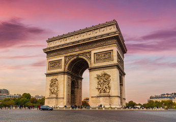 Fototapeta na wymiar Arc de triomphe place de l'étoile à Paris en France