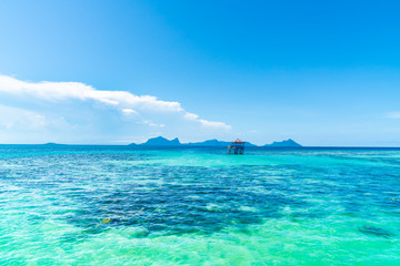 Fototapeta na wymiar Tropical background turquoise sea and blue sky