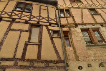 Façades typiques en colombages au centre ville historique de Périgueux en Dordogne 