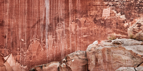 Petroglyphs Capitol Reef 01