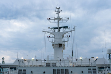 Navigation and radar equipment and antenna