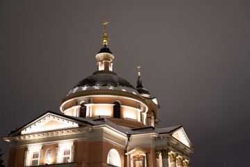 Obraz premium Khram Varvary Velikomuchenitsy church in central Moscow by night