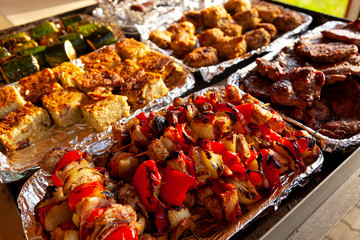 grill - szaszłyki, karkówka, cukinia faszerowana, babka ziemniaczana © Grzej