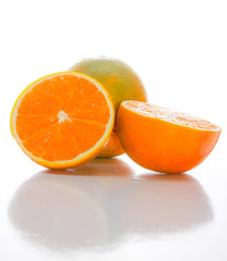 Laranja madura, cortada em varios angulos