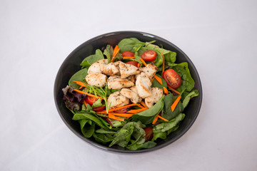 Green salad, tomatoes with grilled chicken