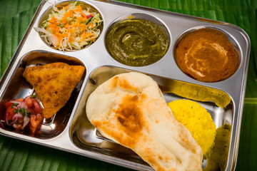 典型的なインドカレー　Typical Indian curry set