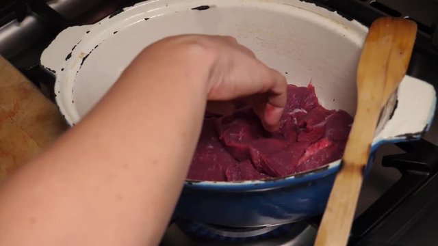 Beef bourguignon, putting the meat on the fried onions